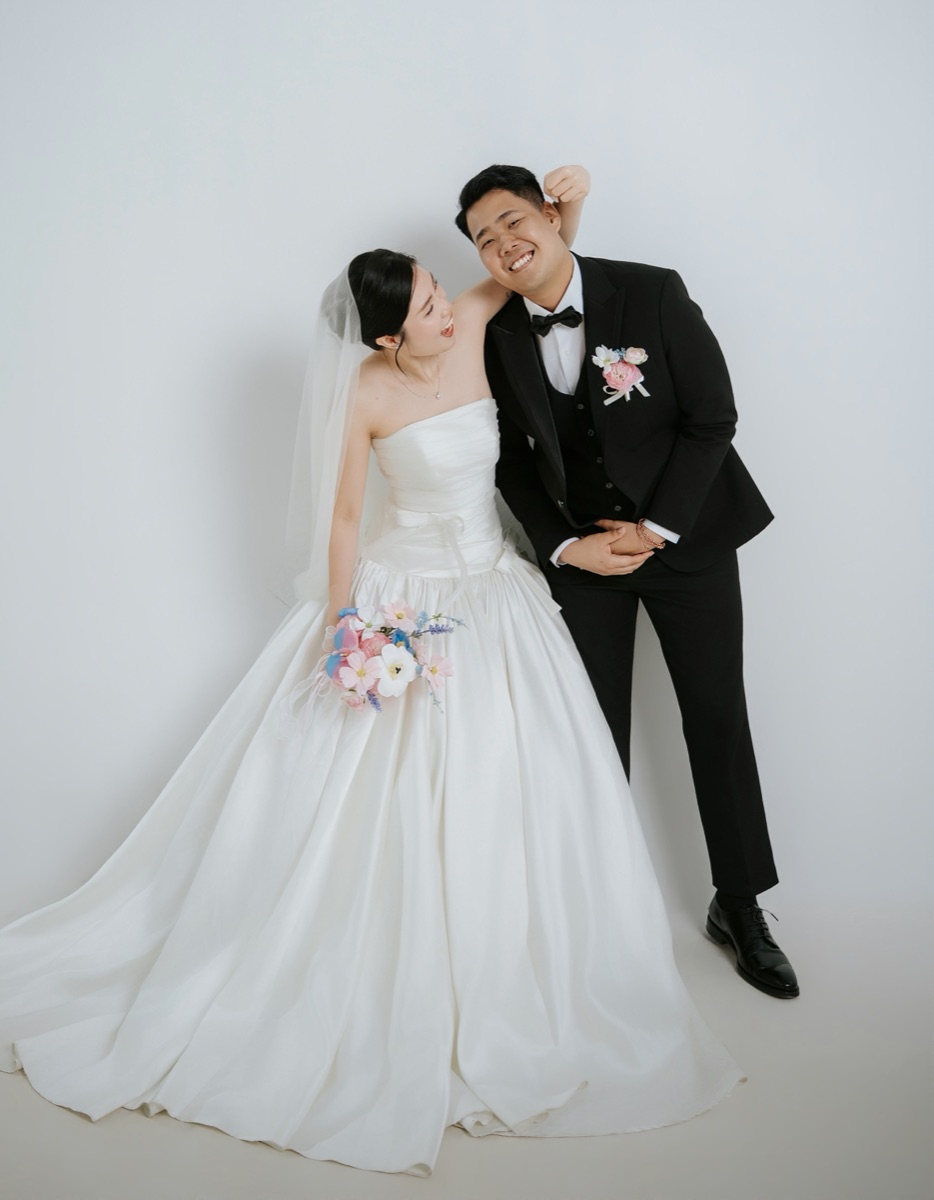 Hong Linh and Yi Chu smiling together